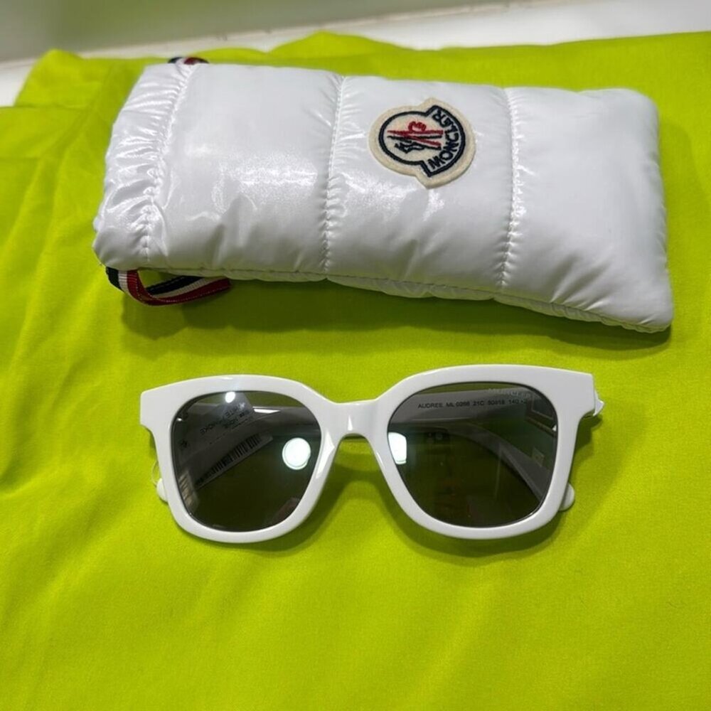 Moncler Audree 50mm Square Sunglasses White - Picture 5 of 13